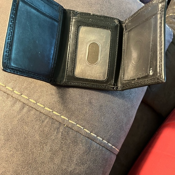 Genuine Leather Dickies Mens Wallet Black used in good condition inside clean - Picture 4 of 6